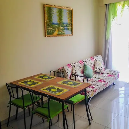 Nearby Golden Coast بروتاراس